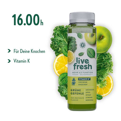 Zeigt das „Grüne Gefühle“-Getränk von „Live Fresh“ für 16:00 Uhr. Es enthält Vitamin K zur Unterstützung der Knochengesundheit.