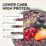 Proteinreiche Frühstücksbowl mit Beeren und Samen unterstützt Abnehmen durch weniger Kohlenhydrate. Text im Bild lautet "LOWER CARB. HIGH PROTEIN. Up to 3.5x more protein. 50% fewer carbs. Ready in 3 min. Sustainably grown soy from Germany."