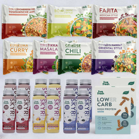 Auswahl an Live Fresh-Produkten, darunter vegane Tiefkühlgerichte wie "Fajita Mexican Style", "Gemüse Chili", "Vegan Tikka Masala" und "Kurkuma Curry", sowie verschiedene Geschmacksrichtungen von Skyr-Drinks und eine Packung "Lower Carb High Protein Fusilli".