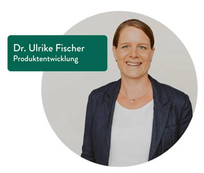 Dr. Ulrike Fischer, gekennzeichnet mit der Rolle "Produktentwicklung." Sie lächelt und trägt ein dunkles Sakko über einem hellen Oberteil. Ihr Name und Titel sind in einem grünen Rechteck eingeblendet, und der Hintergrund des Bildes ist neutral gehalten